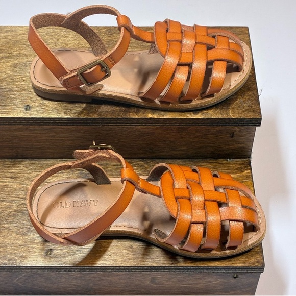 Old Navy Toddler Tan Faux Leather Woven Sandals Size 8 - Picture 3 of 4